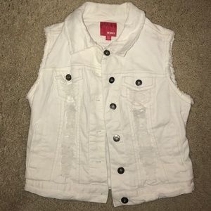 ‼️BOGO White cropped jean vest